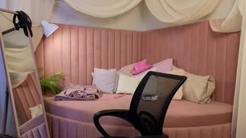 emma_chaser online show from April 2026 01:36:01 AM