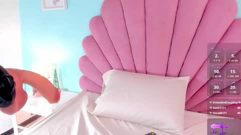 Snapshot of emma_clarke_ chatting on December 2025 10:18:02 PM emma online show from December 2025 10:18:02 PM