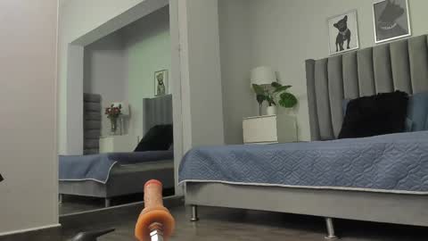 Emma online show from April 2026 09:05:02 PM