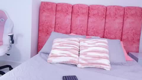 Snapshot of emma_curvy1 chatting on November 2025 03:06:02 AM Emma online show from November 2025 03:06:02 AM