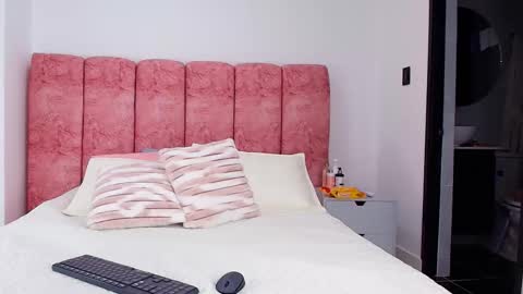 Snapshot of emma_curvy1 chatting on November 2025 03:18:02 AM Emma online show from November 2025 03:18:02 AM