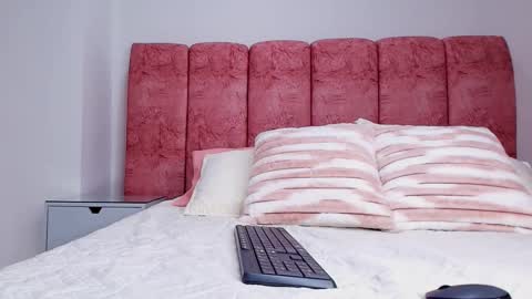 Snapshot of emma_curvy1 chatting on November 2025 03:06:02 AM Emma online show from November 2025 03:06:02 AM