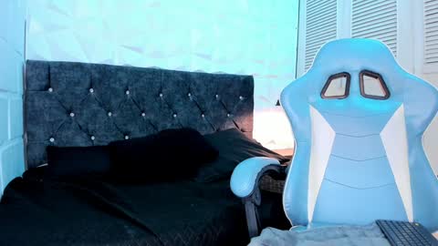 emma_dl2 online show from January 2025 06:16:02 PM