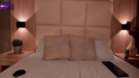 E M M A online show from November 2025 03:04:01 AM