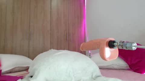 Emma Glutton online show from November 2025 03:47:01 PM