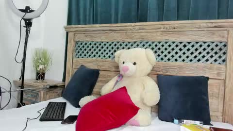 Emma Loaiza  online show from May 2026 03:22:02 AM