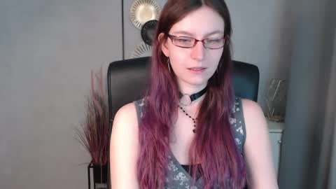 Snapshot of emma_lust94 chatting on December 2024 06:43:01 AM emma online show from December 2024 06:43:01 AM