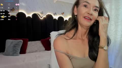 Snapshot of emma_mendoza chatting on October 2025 12:05:02 PM Emma online show from October 2025 12:05:02 PM