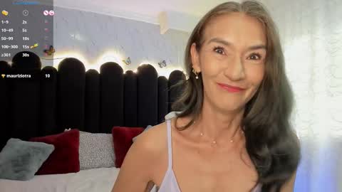 Snapshot of emma_mendoza chatting on October 2025 12:04:02 PM Emma online show from October 2025 12:04:02 PM