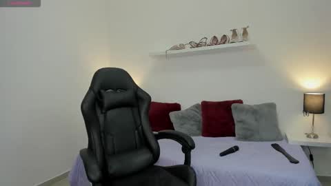 Snapshot of emma_mendoza chatting on November 2025 12:15:02 PM Emma online show from November 2025 12:15:02 PM