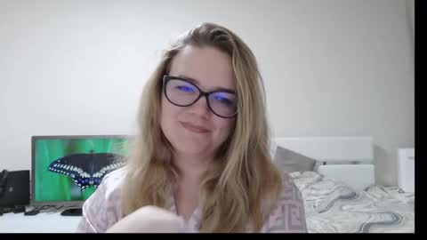 emma_misty_ online show from March 2026 07:37:01 PM