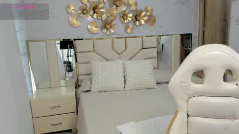 Snapshot of emma_petite4u chatting on December 2024 06:24:02 PM Emma online show from December 2024 06:24:02 PM