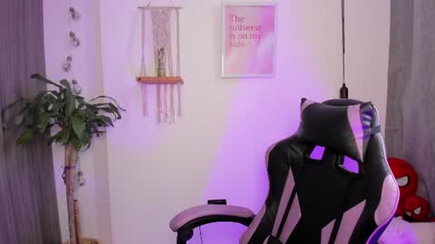 Emma online show from June 2026 06:49:01 PM