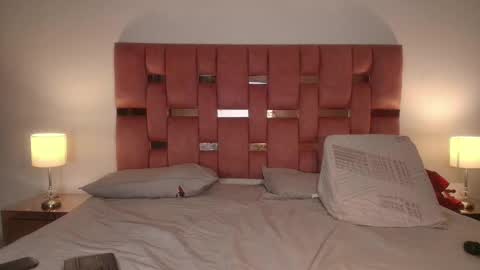 emma_saenz01 online show from January 2025 12:11:02 PM