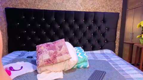 Emma online show from September 2025 07:05:01 PM