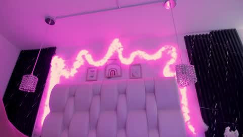 emmaa00_ online show from May 2026 06:37:01 PM