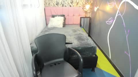 Emma Evans online show from January 2025 12:16:02 PM