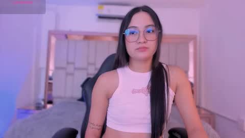 Snapshot of emmabeel chatting on November 2025 11:31:01 AM Emma online show from November 2025 11:31:01 AM