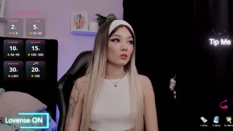 Emma  online show from November 2025 03:29:02 AM