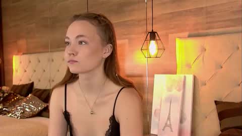 EmmaCamm online show from November 2025 09:36:01 AM