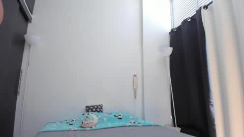 Snapshot of emmaclark_1 chatting on May 2026 07:43:02 PM emmaclark_1 online show from May 2026 07:43:02 PM