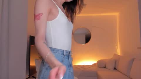 Emma voger online show from October 2025 04:05:02 AM