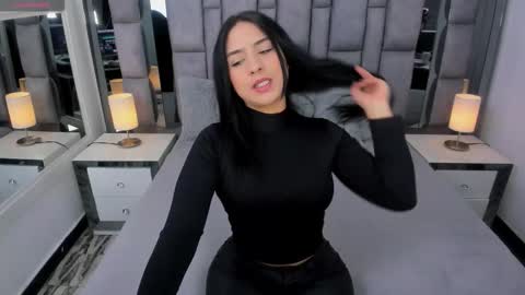 EMMA HILL online show from October 2025 12:47:01 PM