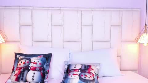 Emma  online show from December 2025 07:22:01 PM