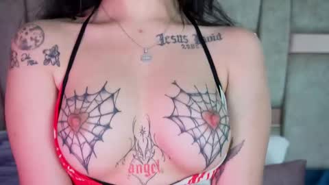 emmajohanson online show from November 2025 07:01:02 PM