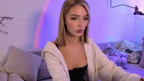 Emma online show from November 2025 09:30:02 AM