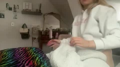 Snapshot of emmangel chatting on December 2025 04:13:02 PM EmmaAngel online show from December 2025 04:13:02 PM