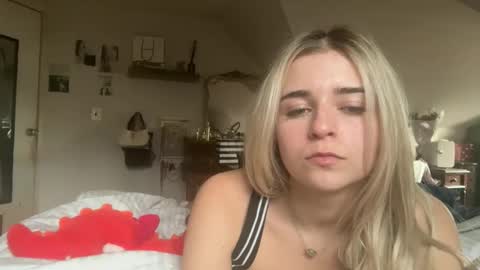 Snapshot of emmangel chatting on December 2025 07:21:02 PM EmmaAngel online show from December 2025 07:21:02 PM