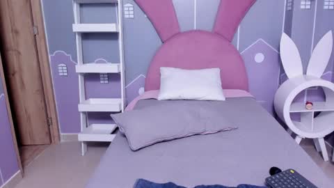 emmathompson__ online show from April 2026 01:49:02 PM