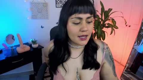 Snapshot of emmax_x chatting on February 2025 10:59:02 AM EMMA online show from February 2025 10:59:02 AM