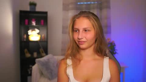 Emmie online show from November 2025 02:08:01 PM