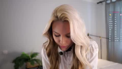 Aurora online show from October 2025 06:43:02 AM