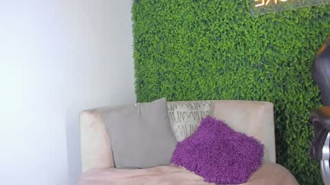 Emmiily online show from January 2025 08:00:01 PM