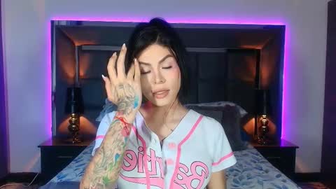 Emmily Santibaez online show from February 2025 05:54:02 AM