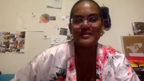 Snapshot of emmmers48 chatting on February 2025 04:01:01 AM Emms online show from February 2025 04:01:01 AM