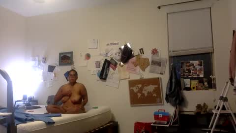 Snapshot of emmmers48 chatting on February 2025 04:50:02 AM Emms online show from February 2025 04:50:02 AM