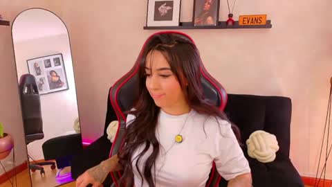 Emmy Evans  online show from March 2026 07:32:01 PM