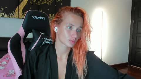 Emmylie online show from April 2026 03:26:02 AM