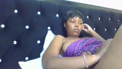 Snapshot of empressvee25 chatting on April 2026 11:24:01 PM empress online show from April 2026 11:24:01 PM