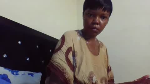 Snapshot of empressvee25 chatting on April 2026 05:19:02 AM empress online show from April 2026 05:19:02 AM