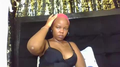 Snapshot of empressvee25 chatting on April 2026 07:45:01 AM empress online show from April 2026 07:45:01 AM