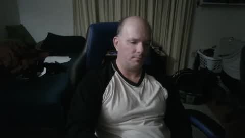 Snapshot of emsguy1 chatting on October 2025 04:00:02 AM Matt online show from October 2025 04:00:02 AM