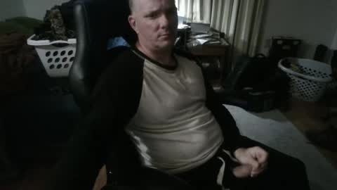 Snapshot of emsguy1 chatting on November 2025 04:44:01 AM Matt online show from November 2025 04:44:01 AM