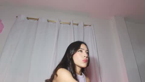 Snapshot of emy_cole1 chatting on June 2026 05:19:02 AM Emy online show from June 2026 05:19:02 AM