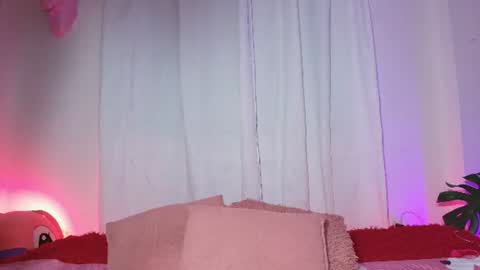 Snapshot of emy_cole1 chatting on July 2026 04:42:01 AM Emy online show from July 2026 04:42:01 AM