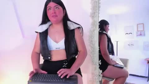 emy_sanz online show from July 2026 01:25:02 PM